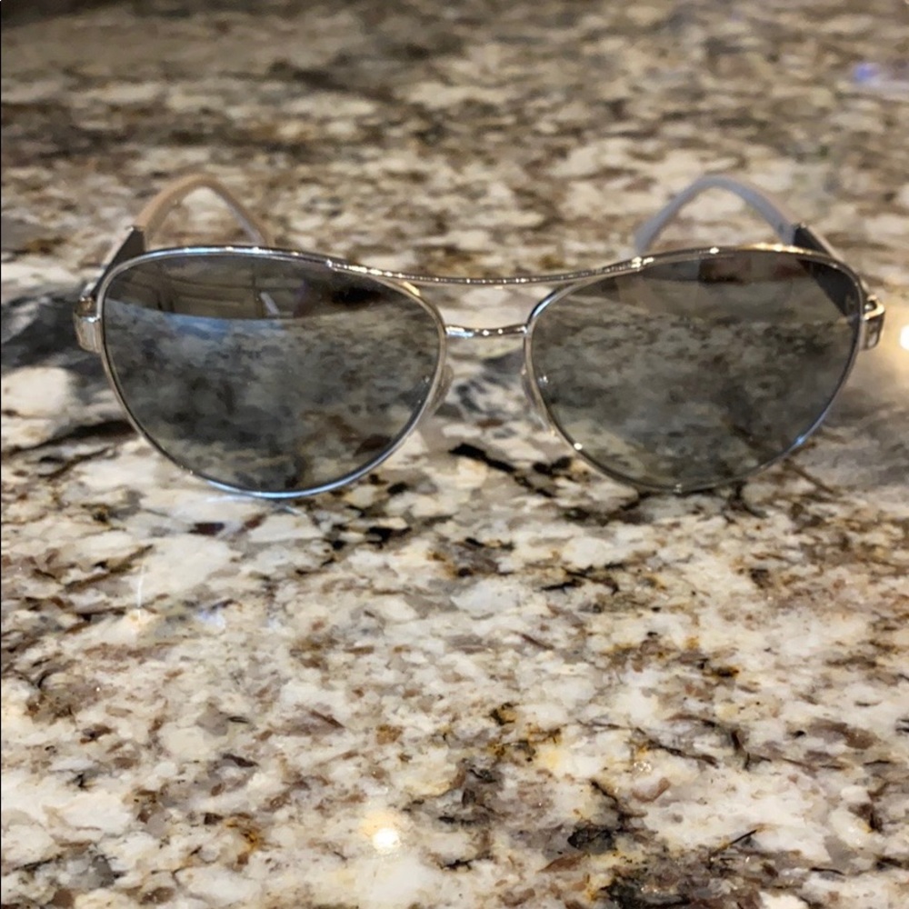 Minimally worn Burberry sunglasses